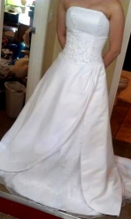 Davids Bridal NWOT size 4 with petticoat included.