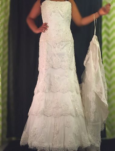 Beautiful Tiered Lace Wedding Dress