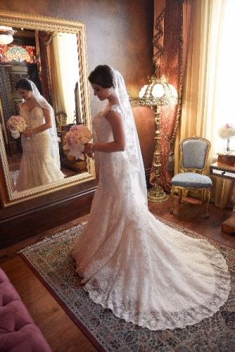 Gorgeous and elegant wedding dress!