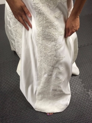 Elegant, strapless wedding dress 