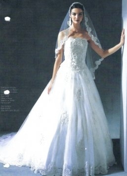 Never worn wedding dress with tags