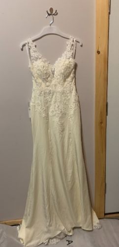 Azazie Dahlia Wedding Dress (cream)