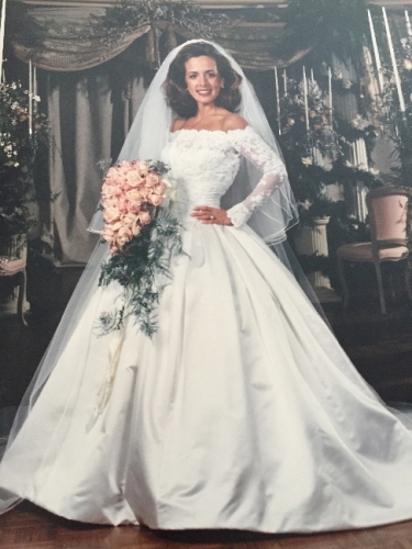 Timeless Elegant Wedding Dress