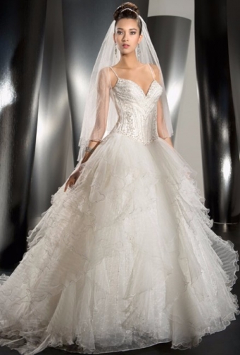 978_demetrios_ilissa_wedding_dress_primary.jpg