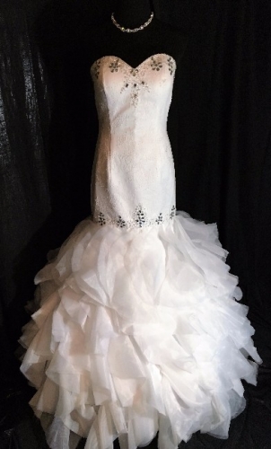 Brand New Strapless Sweetheart Neck