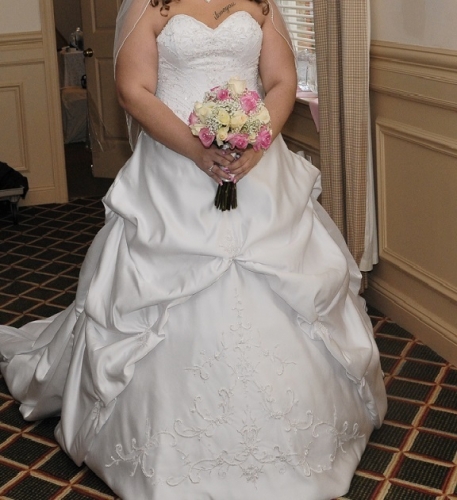 Beautiful Maggie Sottero Gown sz 18