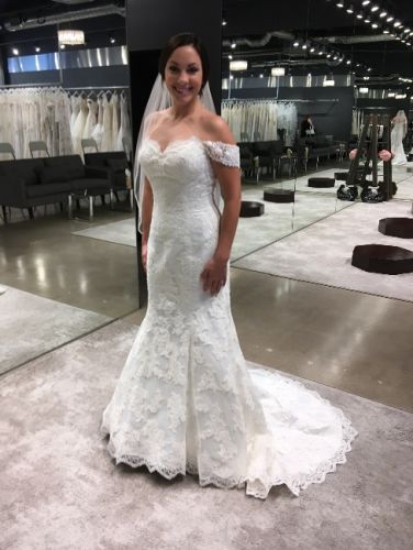 Brand new w/ tags wedding gown 