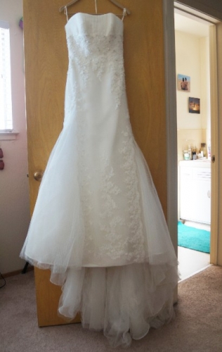 California : Stunning Wedding Gown by Pronovias : Sizes 2 - 4