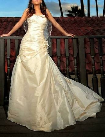 Alfred Angelo Saphirre Collection