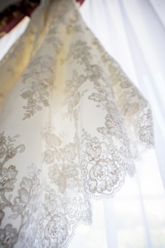California : Bonny's Bridal wedding gown 8302 : Sizes 10 - 12