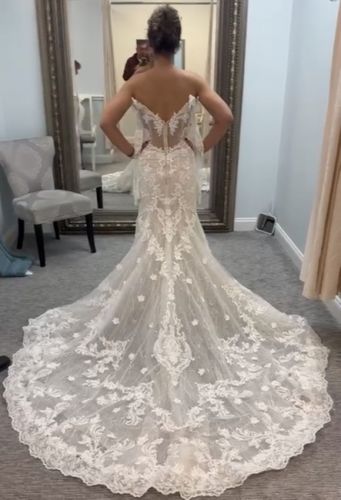 Eve of Milady 4387 wedding dress