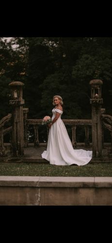 Beautiful dress/ only worn for pics