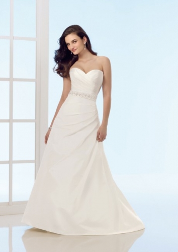45% OFF STUNNING NEW MORI LEE!