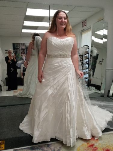 Brand new wedding gown