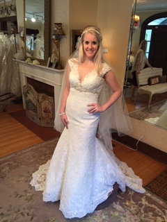 NEVER WORN Lace Wedding Dress