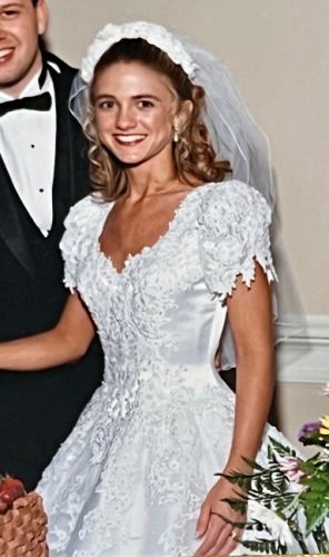 Measurements 32x24x34