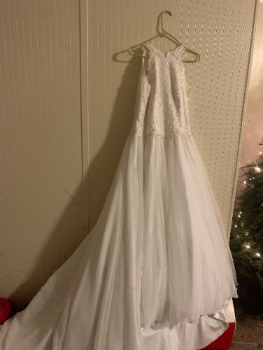 Beautiful size 10 white dress. 