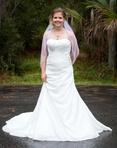 Beautiful white strapless w/ train
